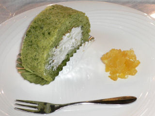 米粉でできたヨモギケーキ