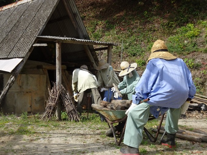 炭焼き小屋