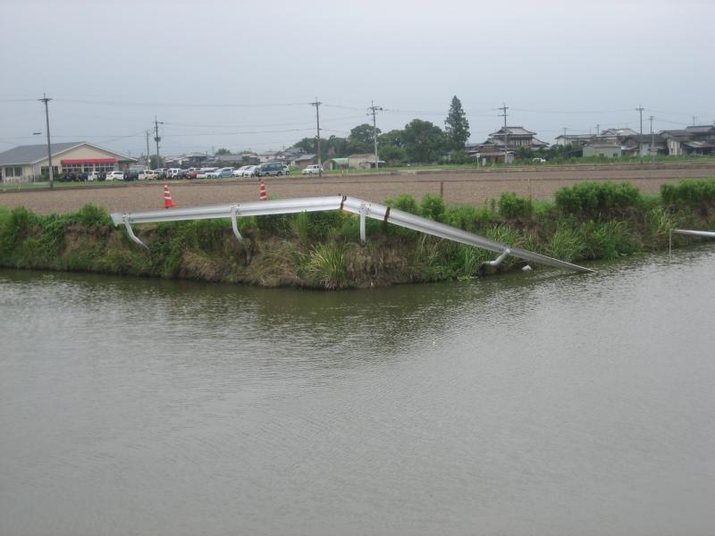 のりめんの崩落による道路への影響の写真