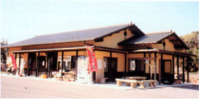 女性部会の活動拠点　加工直販施設「蓮華」
            