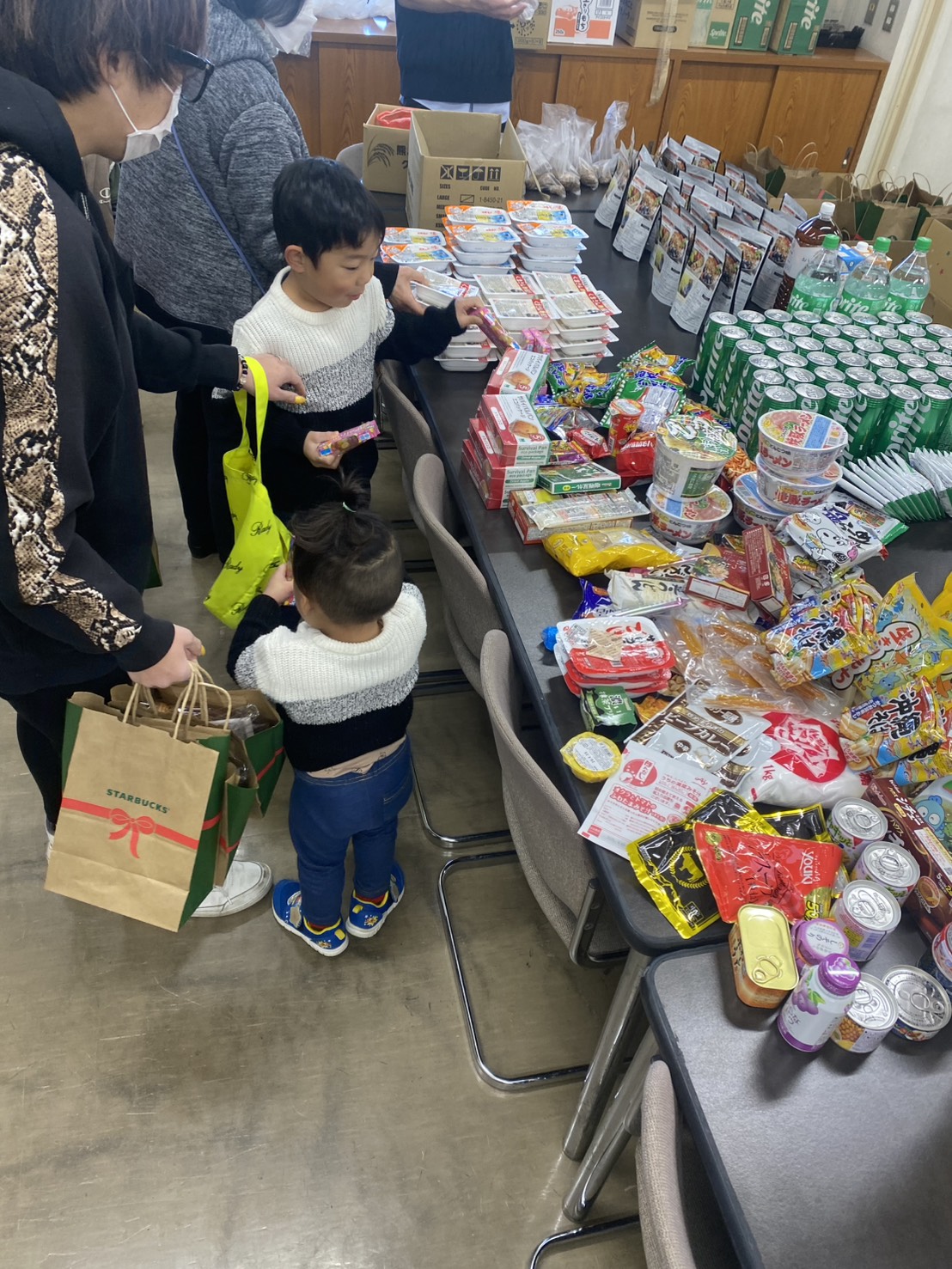 寄贈品を受け取った子ども食堂等の様子2