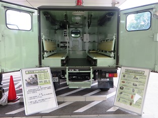 15  自衛隊による装備車両展示（自衛隊熊本地方協力本部、陸上自衛隊第8師団）