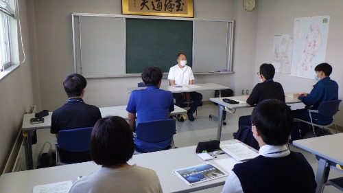 過年度の学生への説明の様子