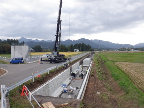 施工中の下堰幹線用水路