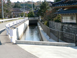 長沼堰用水路(改修後:庄内町狩川集落内)