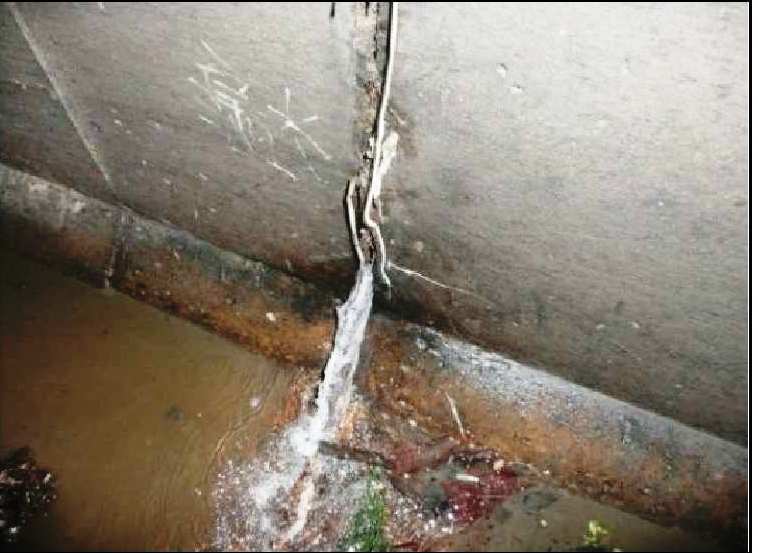 サイホン目地からの漏水