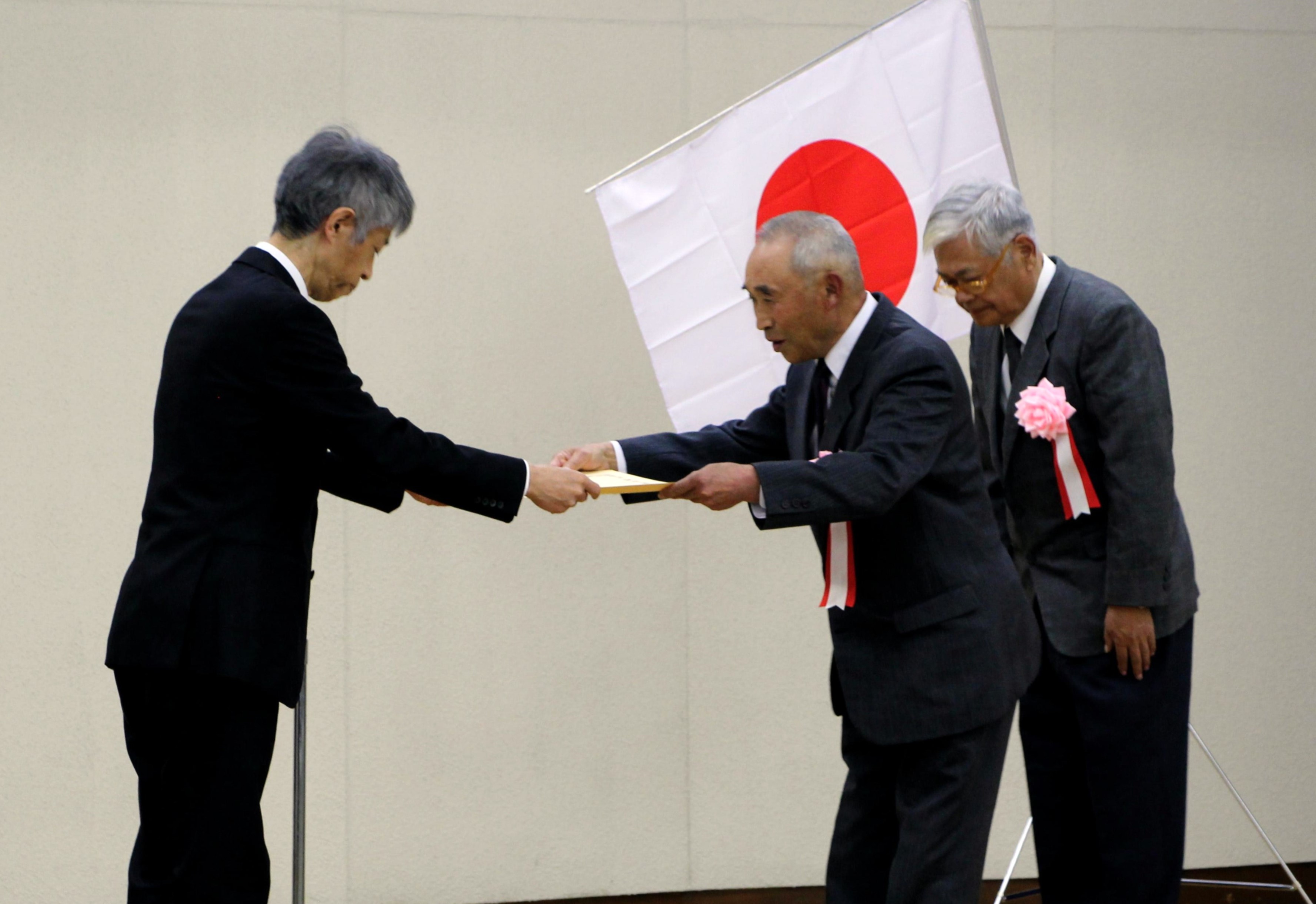 農林水産大臣賞授与 高松第三行政区ふるさと地域協議会（岩手県花巻市）