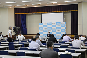 就任記者会見会場の様子
