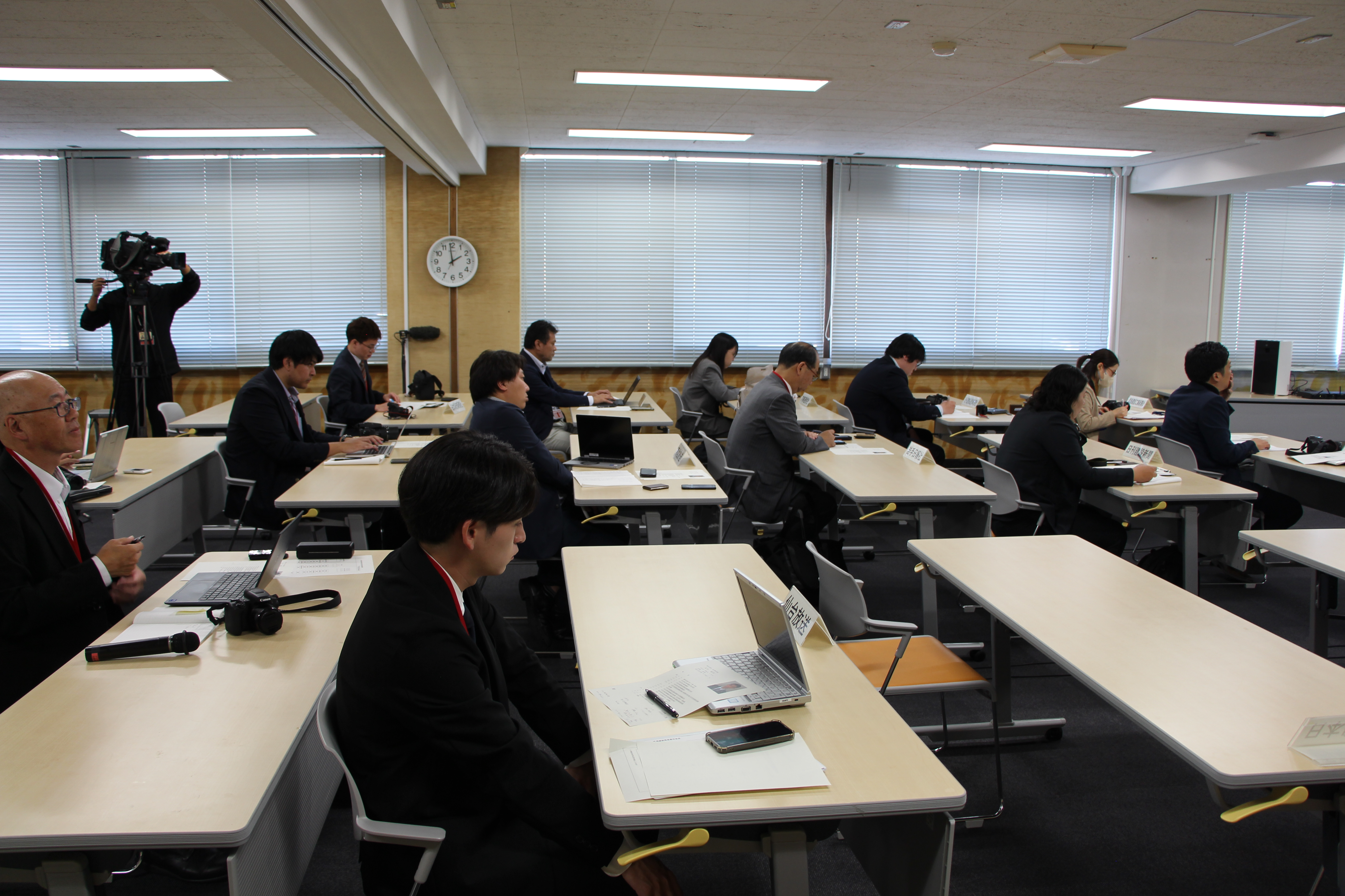 就任記者会見の様子