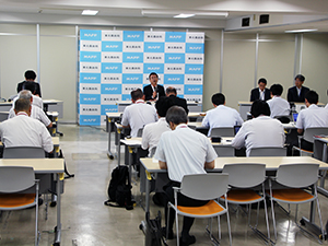 就任記者会見会場の様子