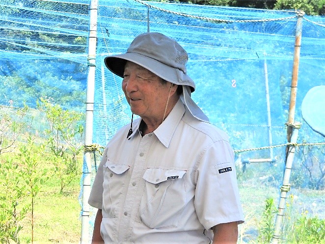 笑顔で話す小林社長