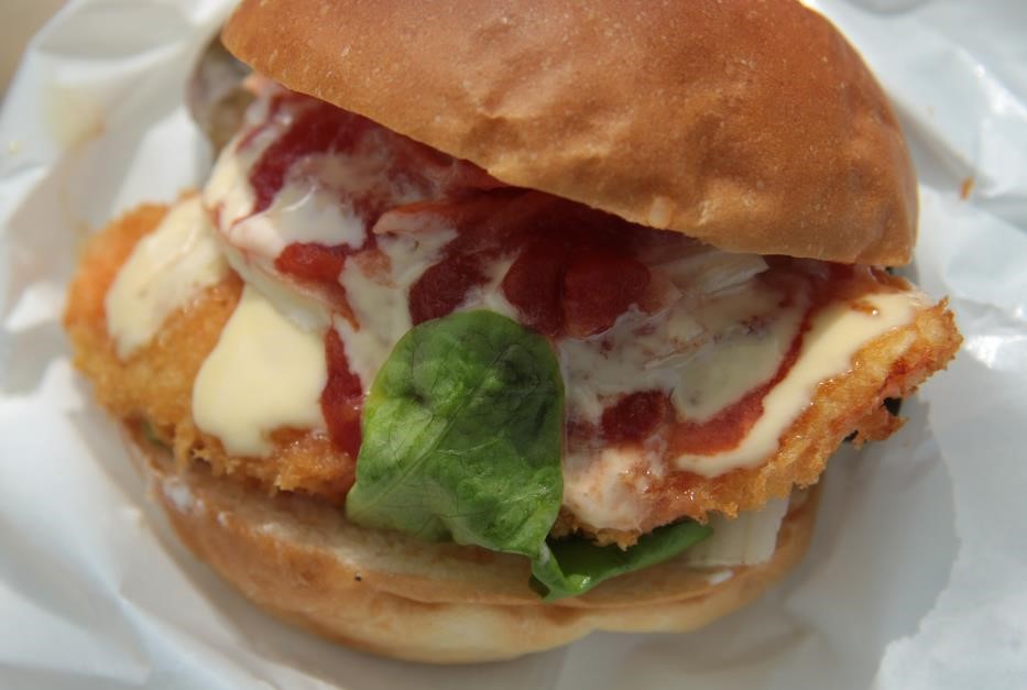 みやぎサーモンの焦がしバタータルタルサンド