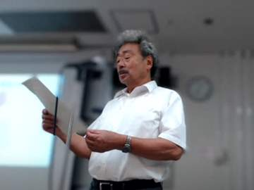 挨拶する宮澤会長