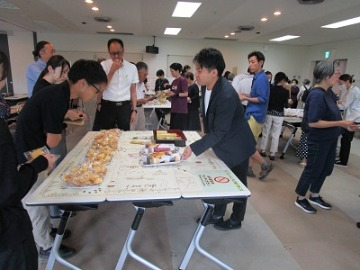 参加者の質問に答える事業者