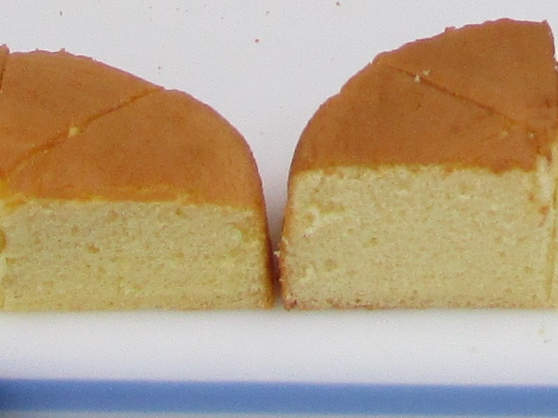 スポンジケーキ断面の画像