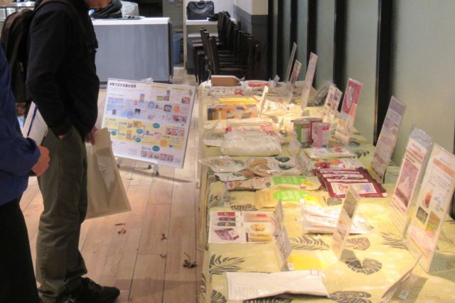 米粉商品を展示