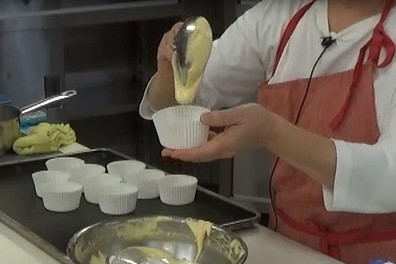 米粉カップケーキを作る