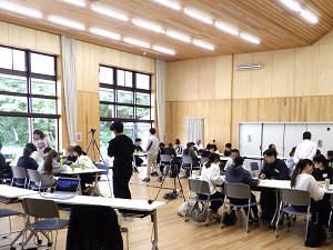 4班に分かれてグループ討議