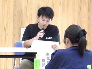 発言する東北農政局若手職員