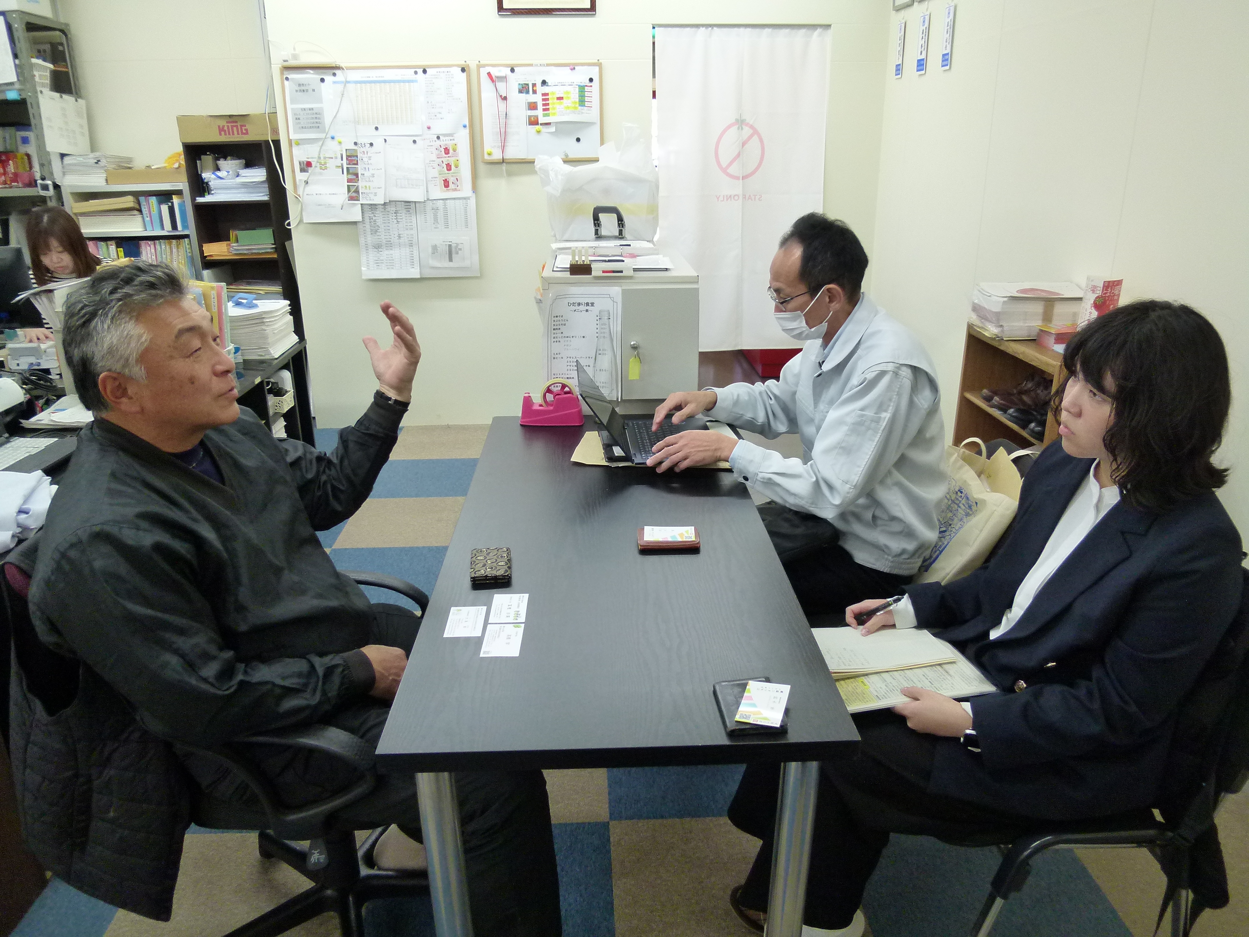 鈴木統括（左）と輸出の取組や 労働力確保等についての意見交換