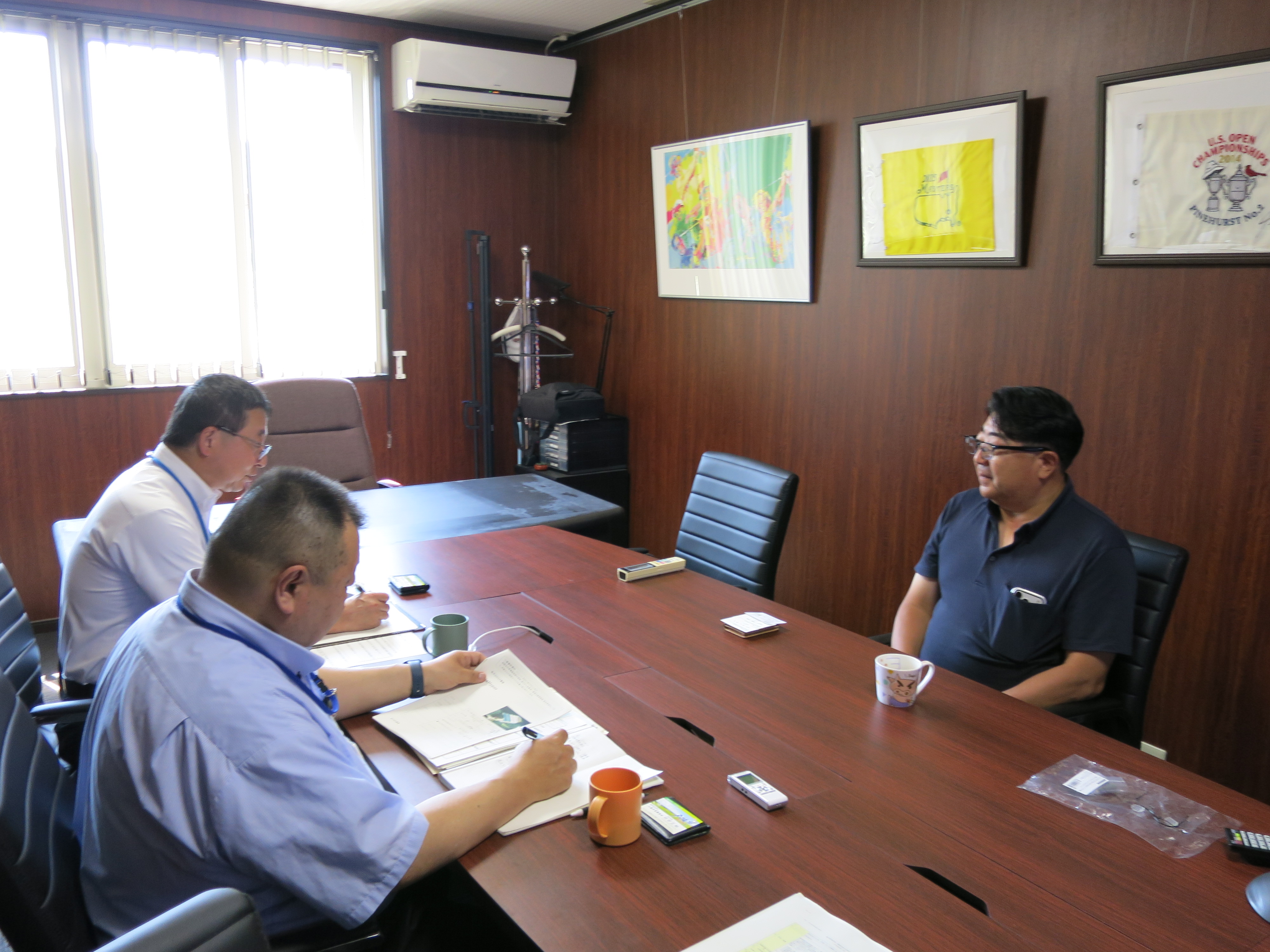 阿部組合長理事 右 と意見交換