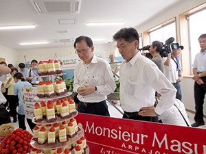 施設のいちごがのったショートケーキ