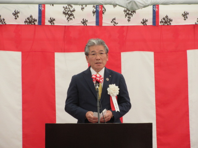 挨拶を述べる吉田町長