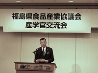 来賓挨拶する松井地方参事官