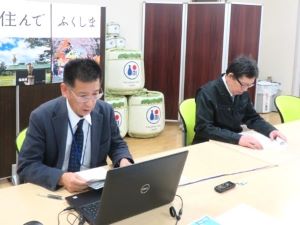 支援制度を説明する県拠点職員