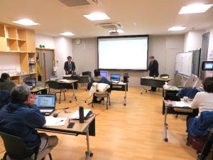 講義を受ける学生