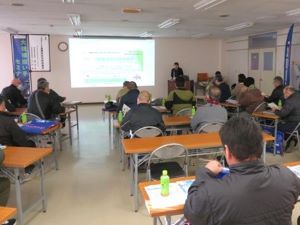 熱心に聞き入る参加者の皆さん