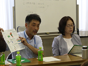 みどりの食料システム戦略について説明する岩手県拠点職員