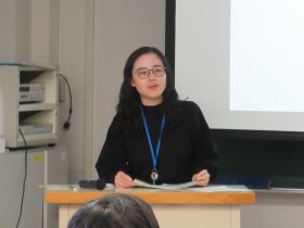 早津企画専門職が説明している様子