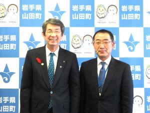 佐藤町長と島尾地方参事官