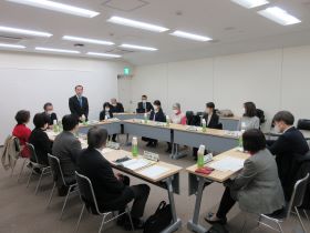 挨拶をする島尾地方参事官