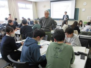 学生が出す企画に興味津々の生産者