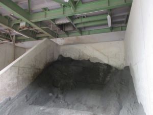 スラグヤードに保管された溶融スラグ