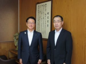 佐々木町長と島尾地方参事官