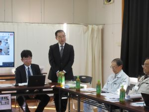 挨拶をする島尾地方参事官