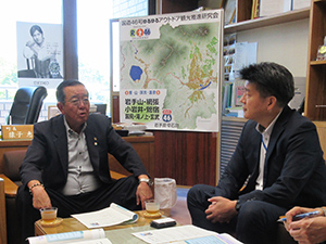 猿子町長と中邨地方参事官