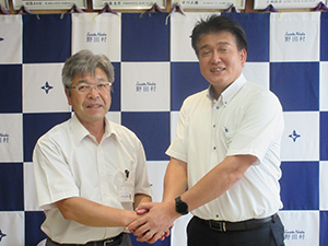 小野寺村長と中邨地方参事官