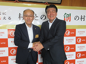 大久保村長と中邨地方参事官