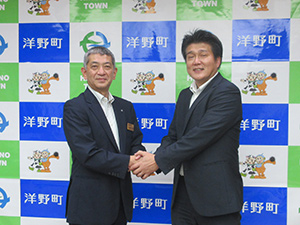 岡本町長と中邨地方参事官