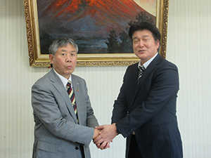 山本町長と中邨地方参事官