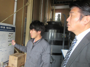 町担当者から説明を受ける中邨地方参事官