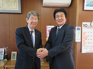 佐藤町長と中邨地方参事官