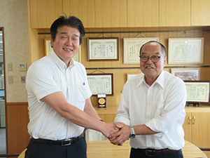 胆沢平野土地改良区理事長と中邨地方参事官
