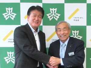 矢巾町長と中邨地方参事官