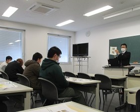 講義をする宮城県拠点職員