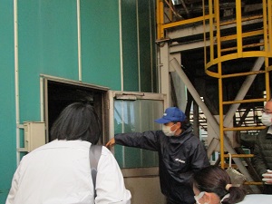 各施設の機能を説明する尾形社長